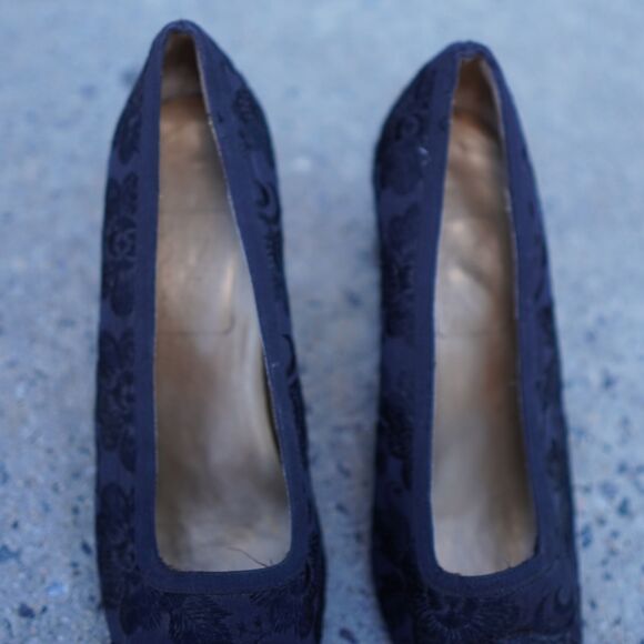 A Touch of Nina 8N Floral Embroidered Block Heel Pumps Whimsigoth Dark Academia - Picture 4 of 14